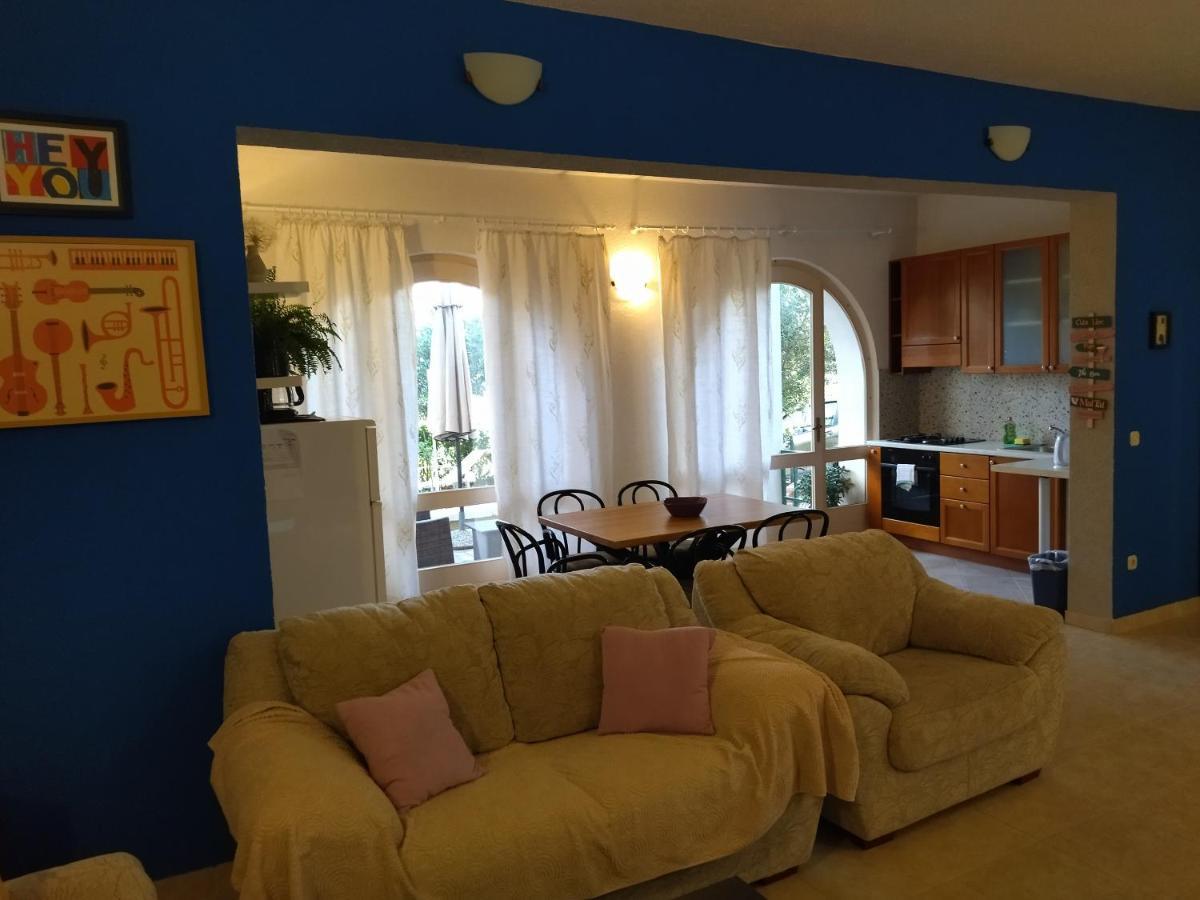 Holiday Home With Free Parking By The Beach Brela Bagian luar foto