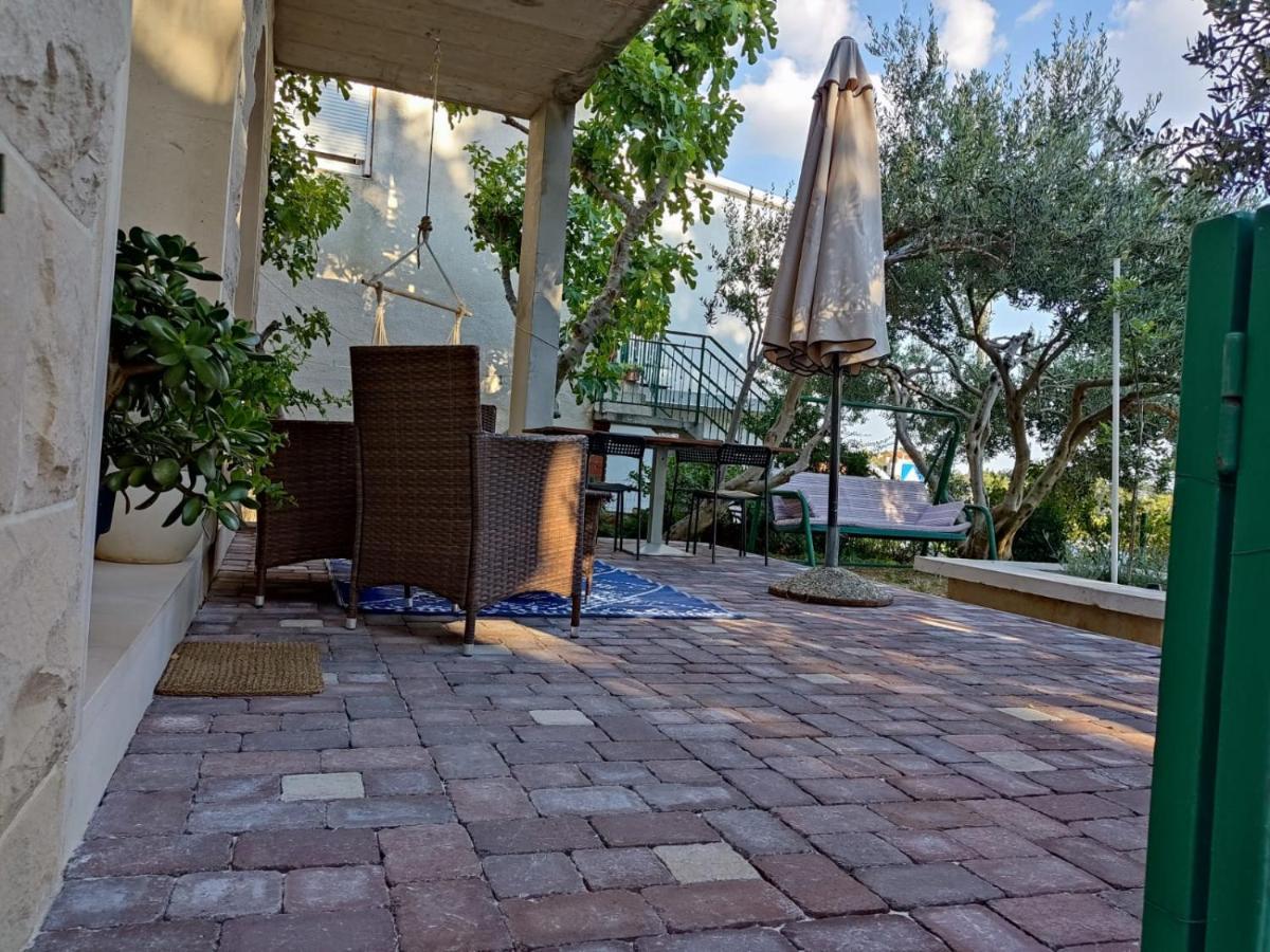 Holiday Home With Free Parking By The Beach Brela Bagian luar foto