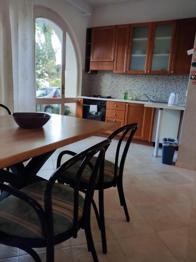 Holiday Home With Free Parking By The Beach Brela Bagian luar foto