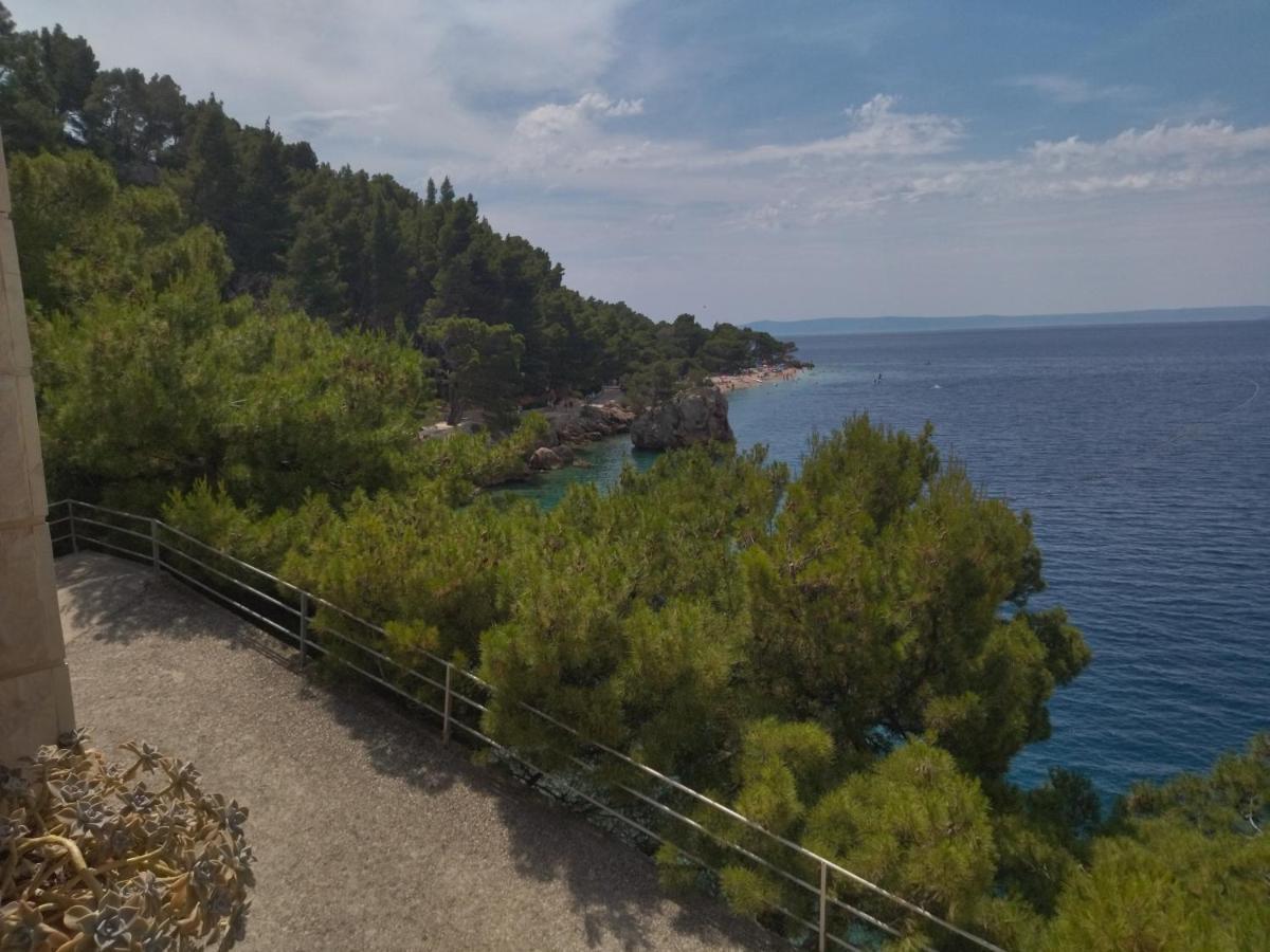 Holiday Home With Free Parking By The Beach Brela Bagian luar foto