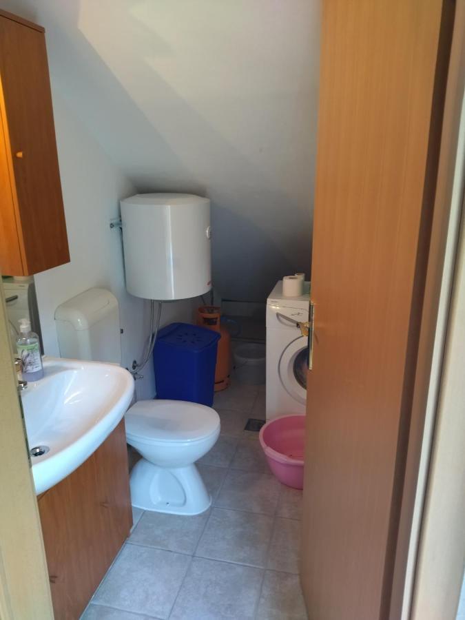 Holiday Home With Free Parking By The Beach Brela Bagian luar foto